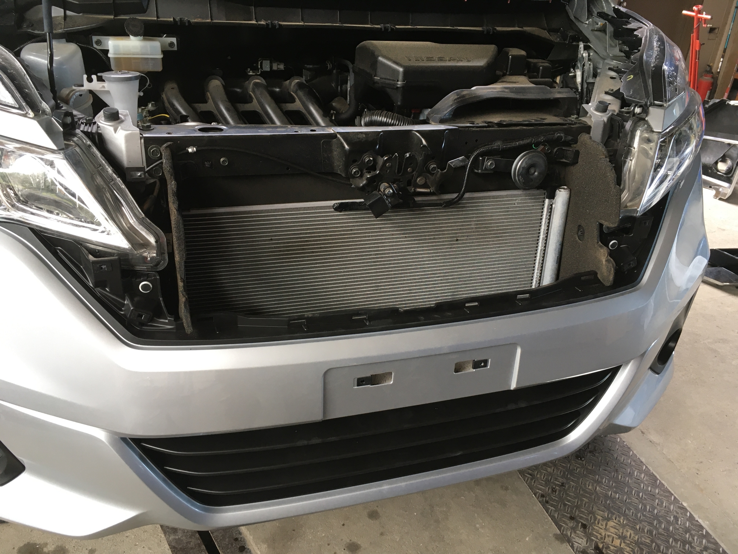 日産セレナc27フロントバンパー外し 大野鈑金塗装工業のブログ